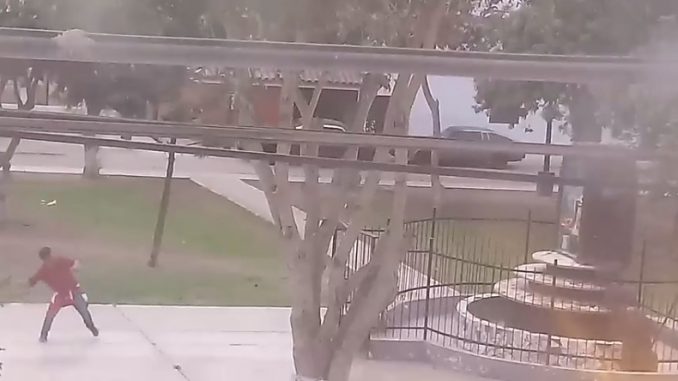 prensa la eskina callao bellavista video muestra como lennin rompe vidrio de virgen de las mercedes