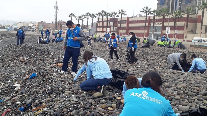 prensa la eskina playa carpayo coreanos ayudaron a recoger 4,5 toneladas